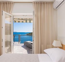 6 Bedroom Waterfront Villa with Pool in Uvala Ljubljeva near Trogir, Sleeps 12-13